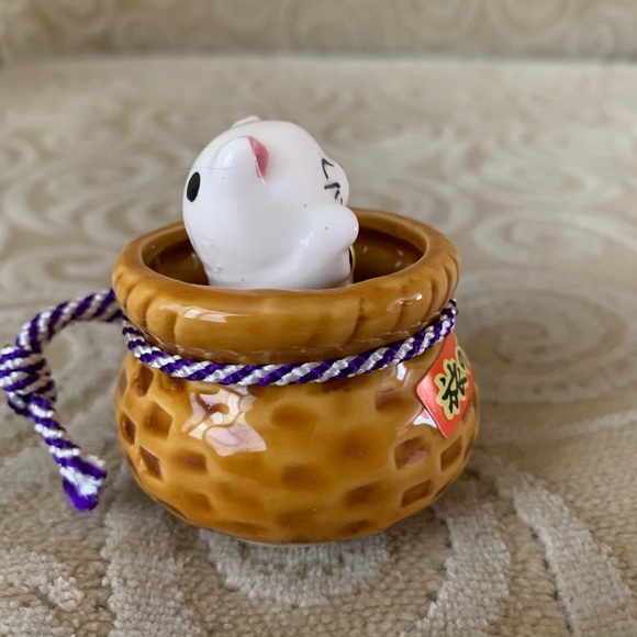 Japanese Lucky Cat in Basket Figurine - Picture 2 of 5